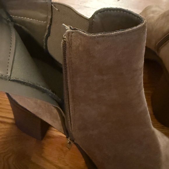 Pierre Dumas Tan Heeled Boots with Suede Finish -Sz 10- - Picture 4 of 7